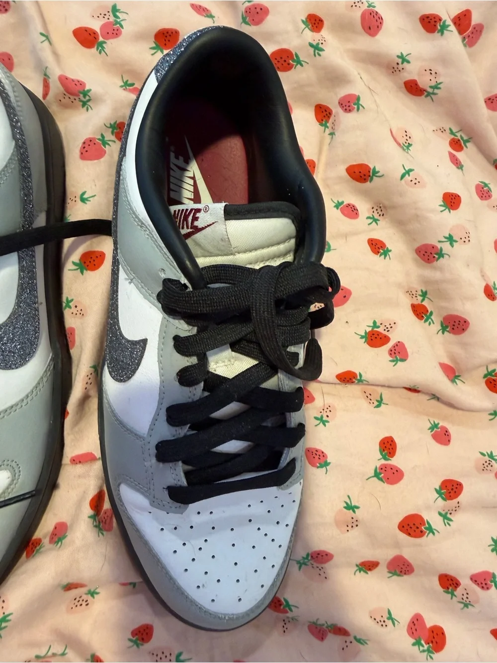 Nike women’s dunks with Glitter Swoosh 👟